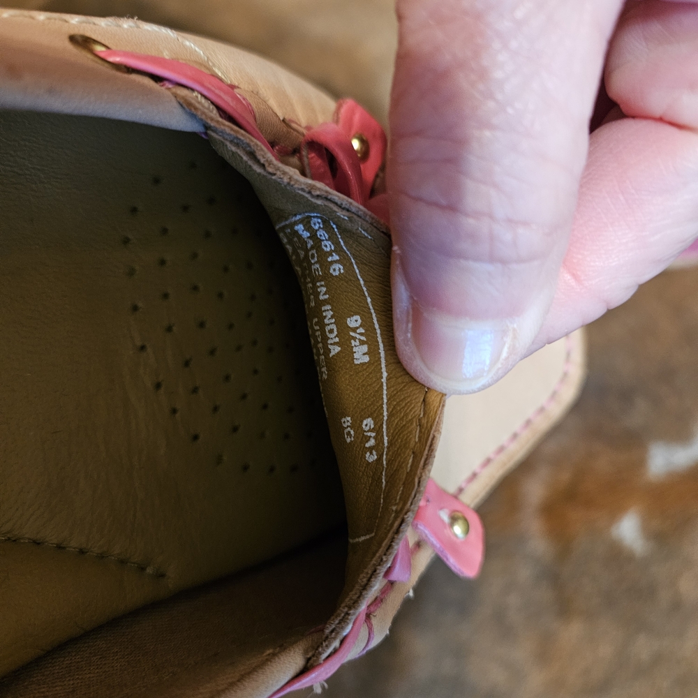 Clarks Women's Leather Pink/Tan Loafers Driving Moccasins New 9.5 - Picture 9 of 9